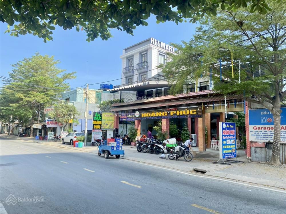 Cho thuê tòa nhà văn phòng mặt đường Hồ Tùng Mậu, Nam Từ Liêm 180m2 x 9T 250 tr/tháng